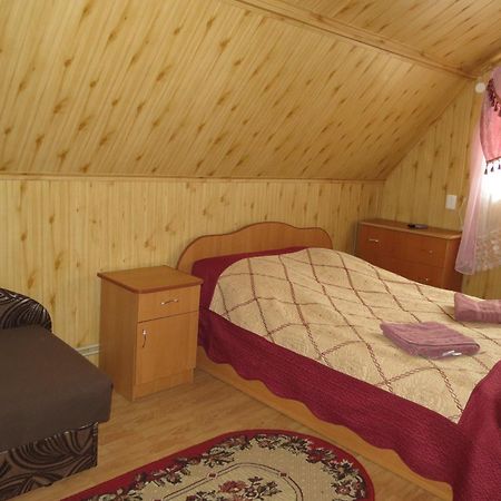 Bilyy Kamin Guest House Tatariv Ruang foto