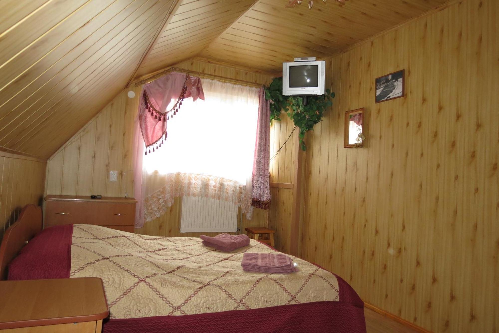 Bilyy Kamin Guest House Tatariv Ruang foto