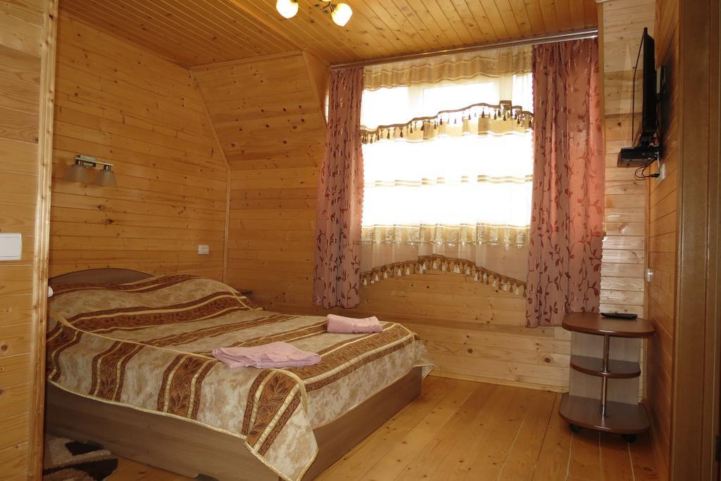 Bilyy Kamin Guest House Tatariv Ruang foto
