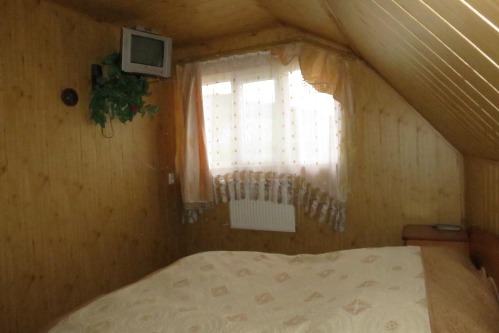 Bilyy Kamin Guest House Tatariv Ruang foto
