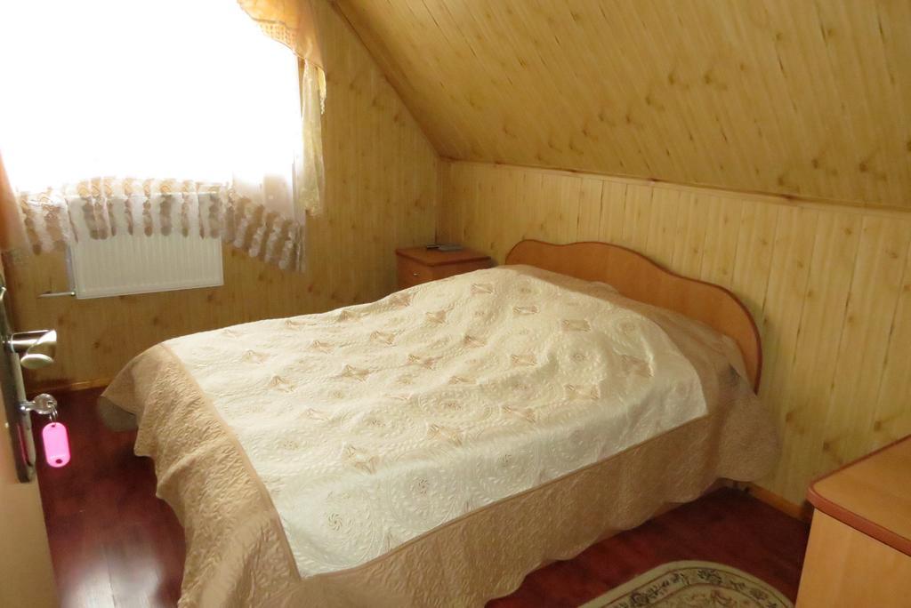 Bilyy Kamin Guest House Tatariv Ruang foto